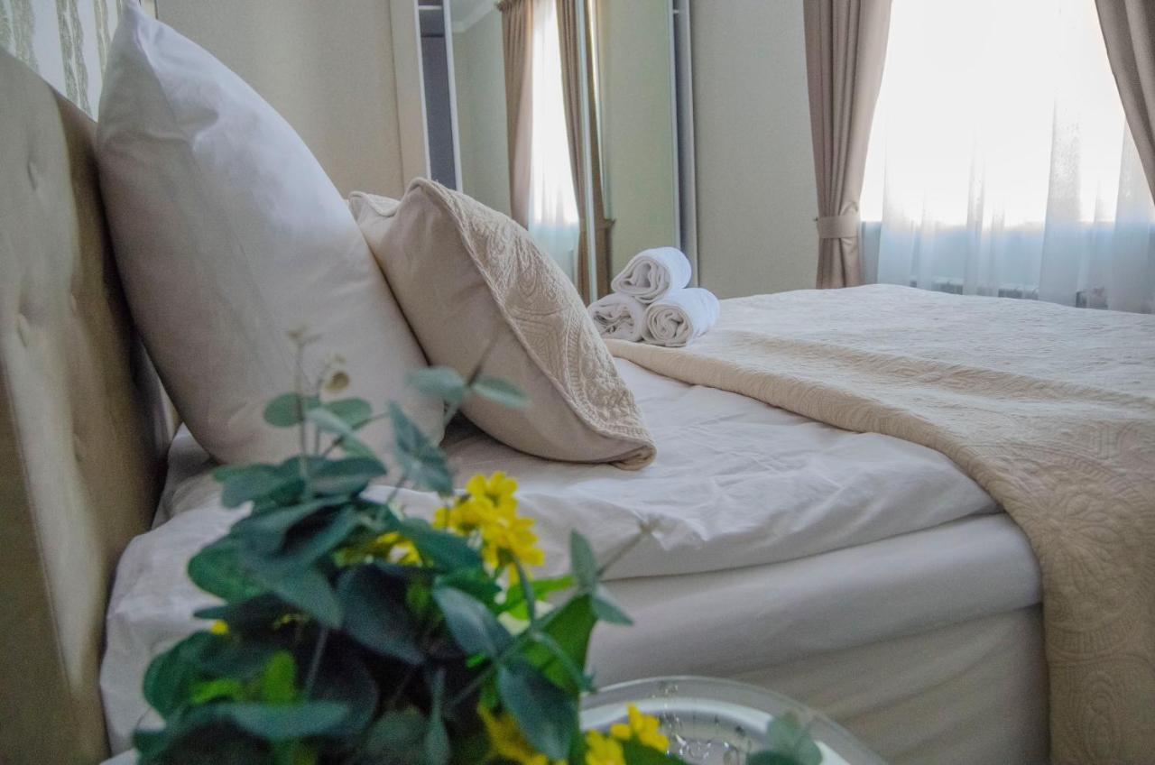 Golden Park Hotel Павлодар Екстер'єр фото