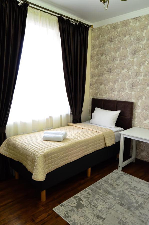 Golden Park Hotel Павлодар Екстер'єр фото