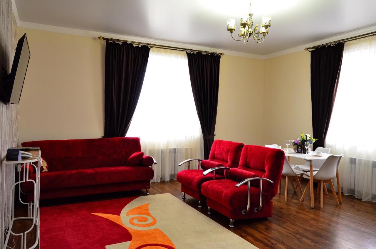 Golden Park Hotel Павлодар Екстер'єр фото