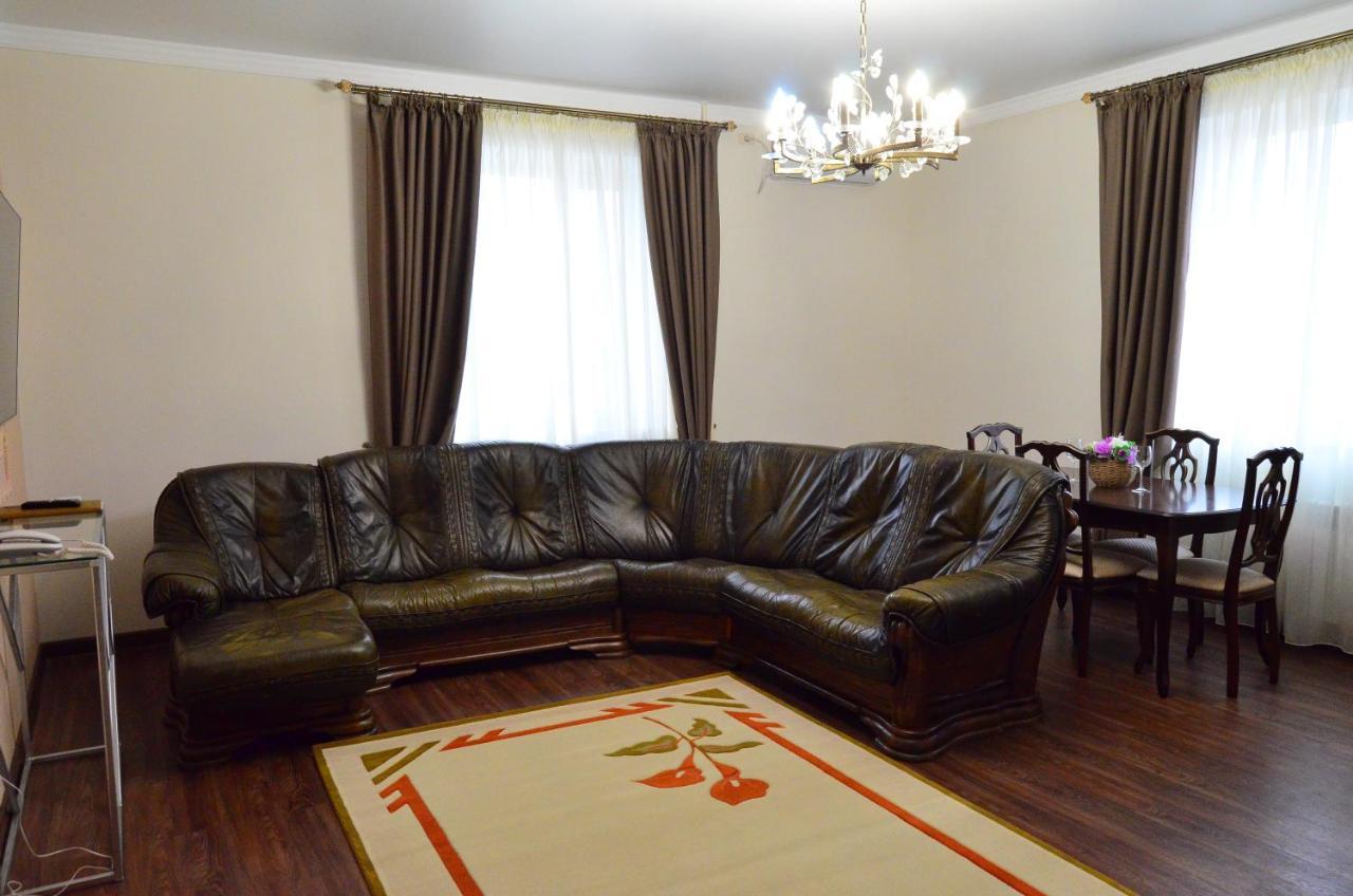 Golden Park Hotel Павлодар Екстер'єр фото