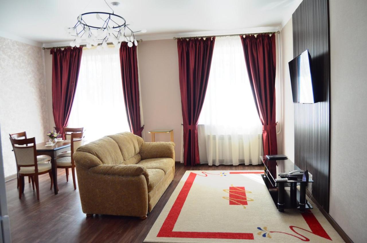 Golden Park Hotel Павлодар Екстер'єр фото