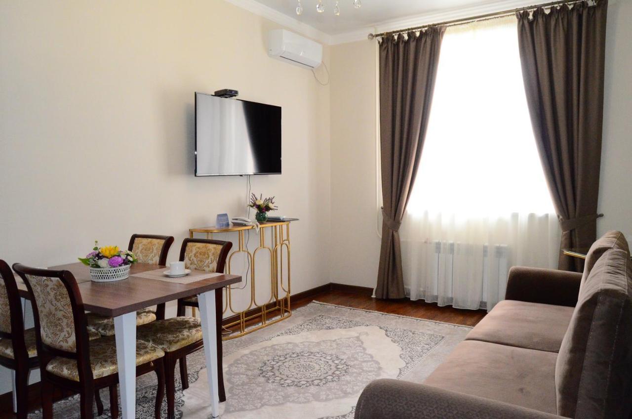 Golden Park Hotel Павлодар Екстер'єр фото